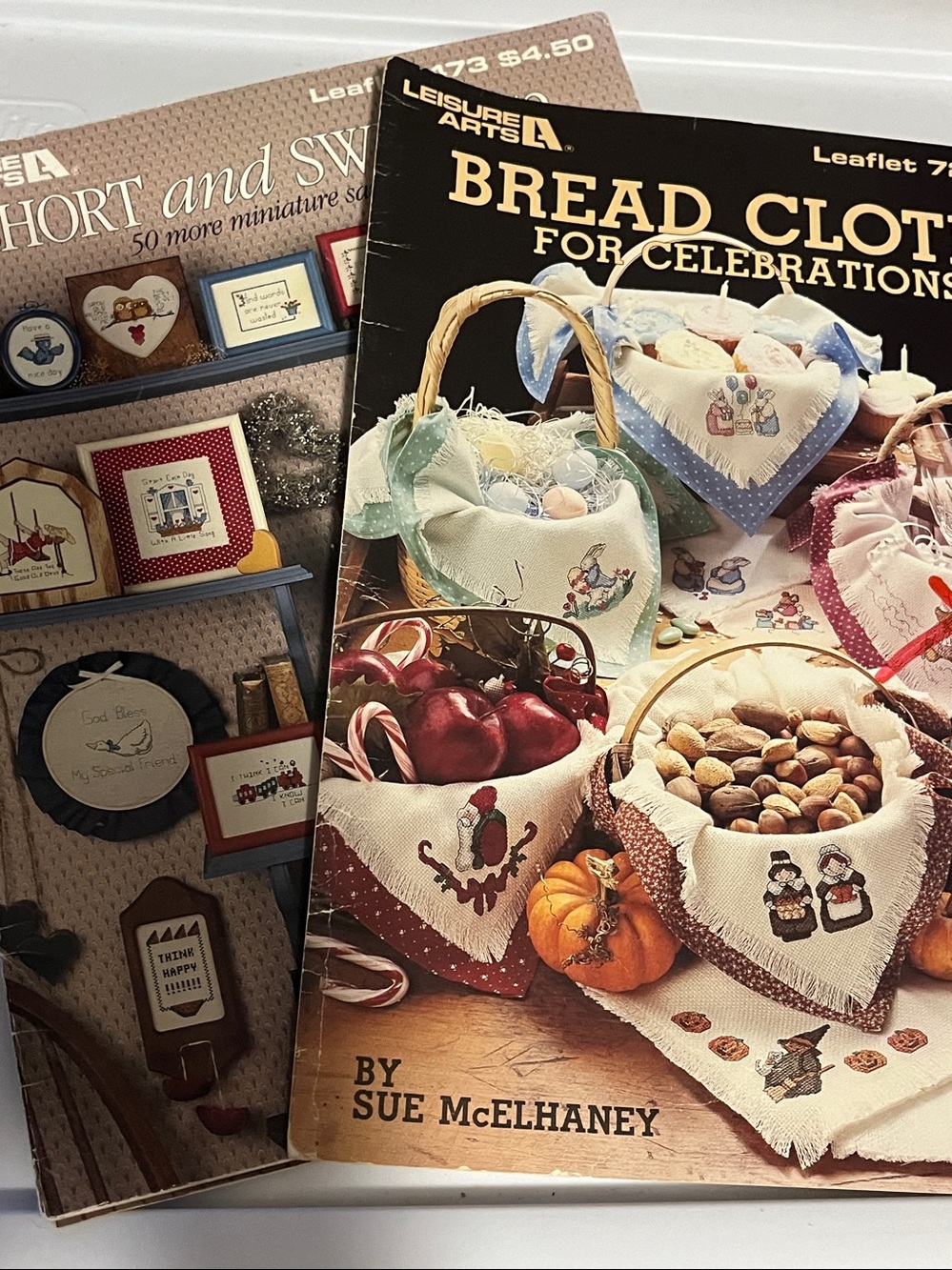 Vintage Leisure Arts Cross Stitch Pattern Booklet Lot Sayings & Bread Cloths